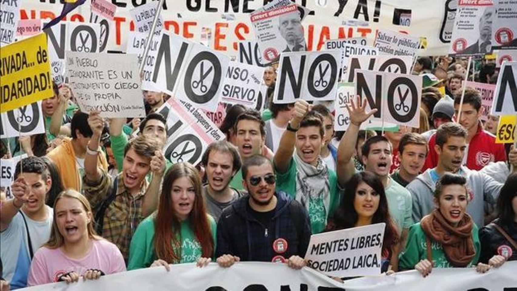 Manifestación de estudiantes contra los recortes en la educación.