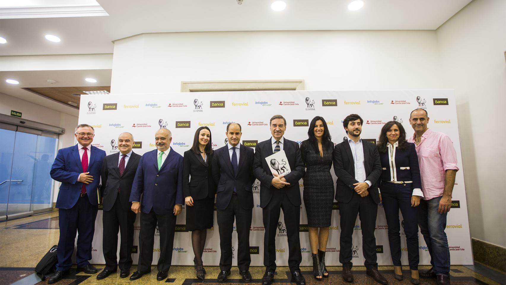 De izquierda a derecha: John Müller, Alejandro de Vicente, César Molinas, Cruz Sánchez de Lara, Juan Pablo Riesgo, Pedro J Ramírez, Eva Fernández, Toni Roldán, Isabel Lara y Jaume Gurt.