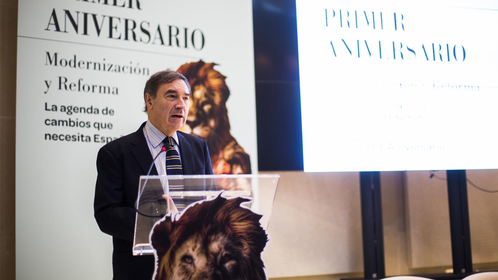 Pedro J. Ramírez durante el simposio.