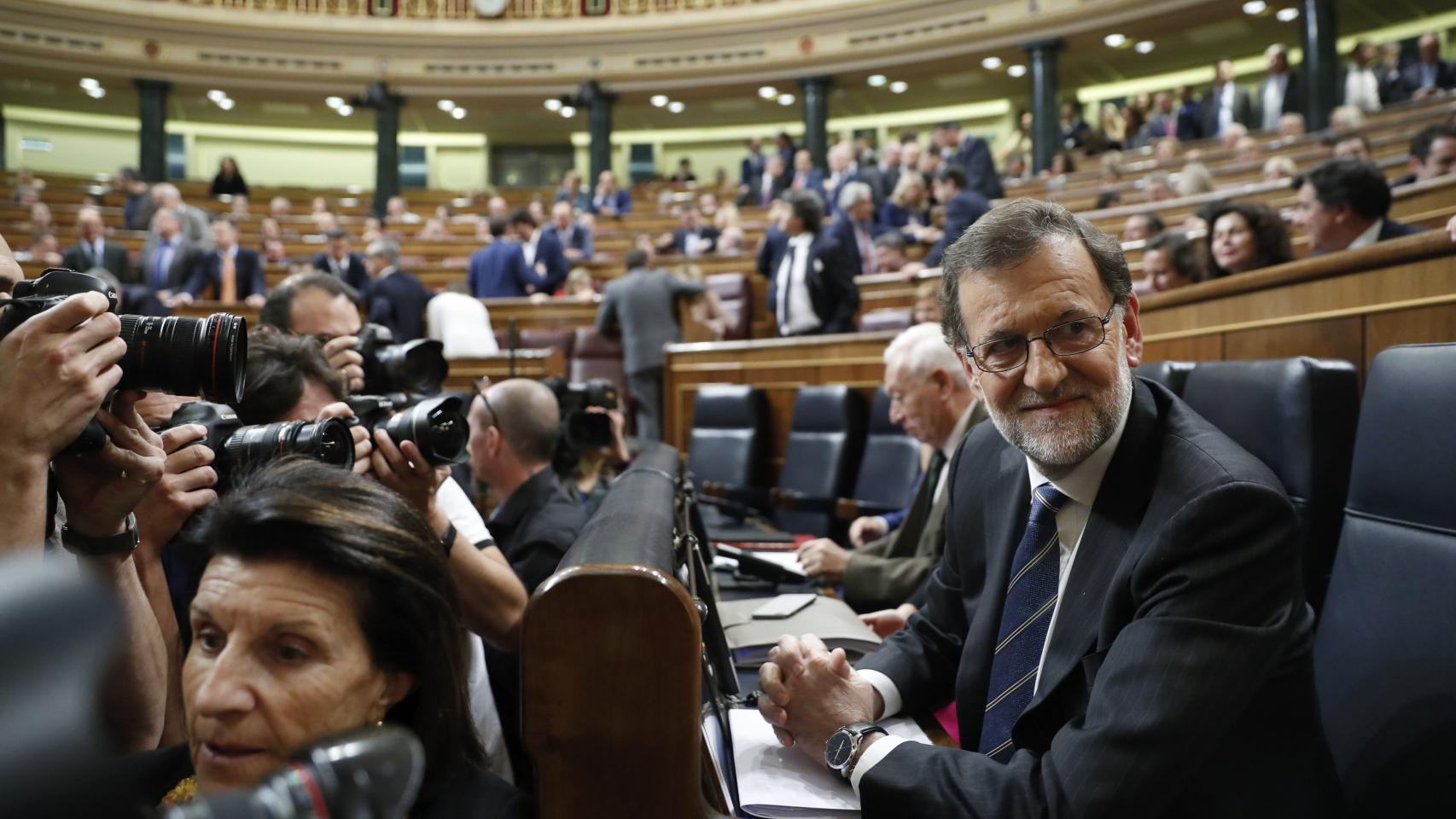 El presidente del Gobierno en funciones y candidato del PP, Mariano Rajoy, en su escaño del Congreso.