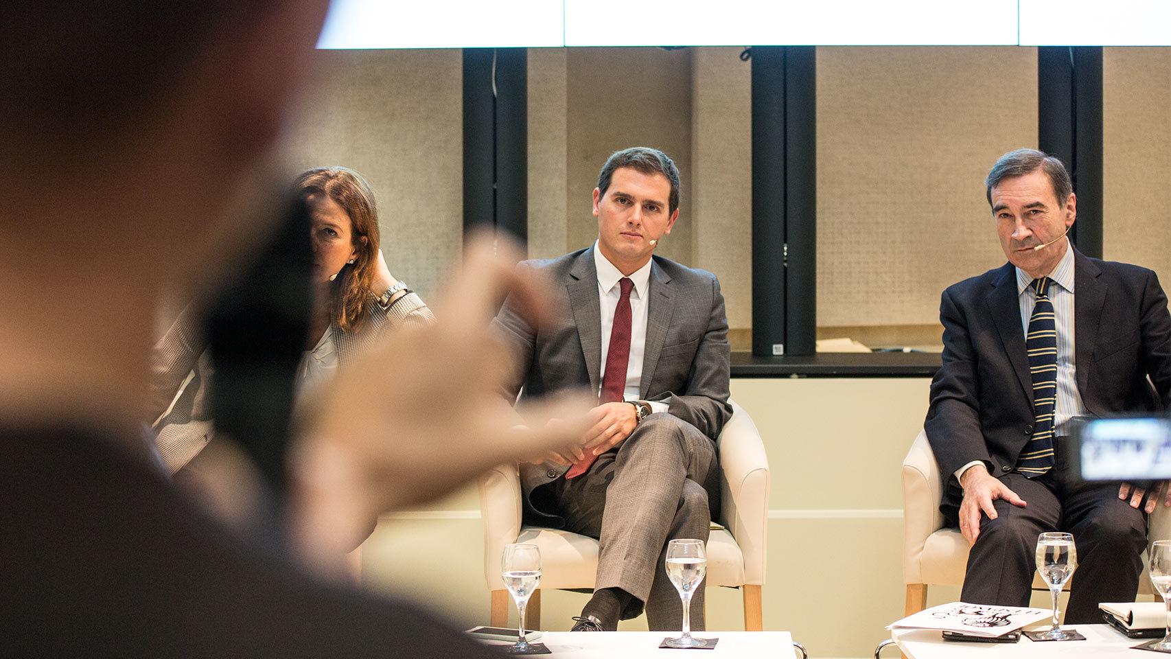 Ana Romero, Albert Rivera y Pedro J. Ramírez, en las jornadas del primer aniversario de El Español.