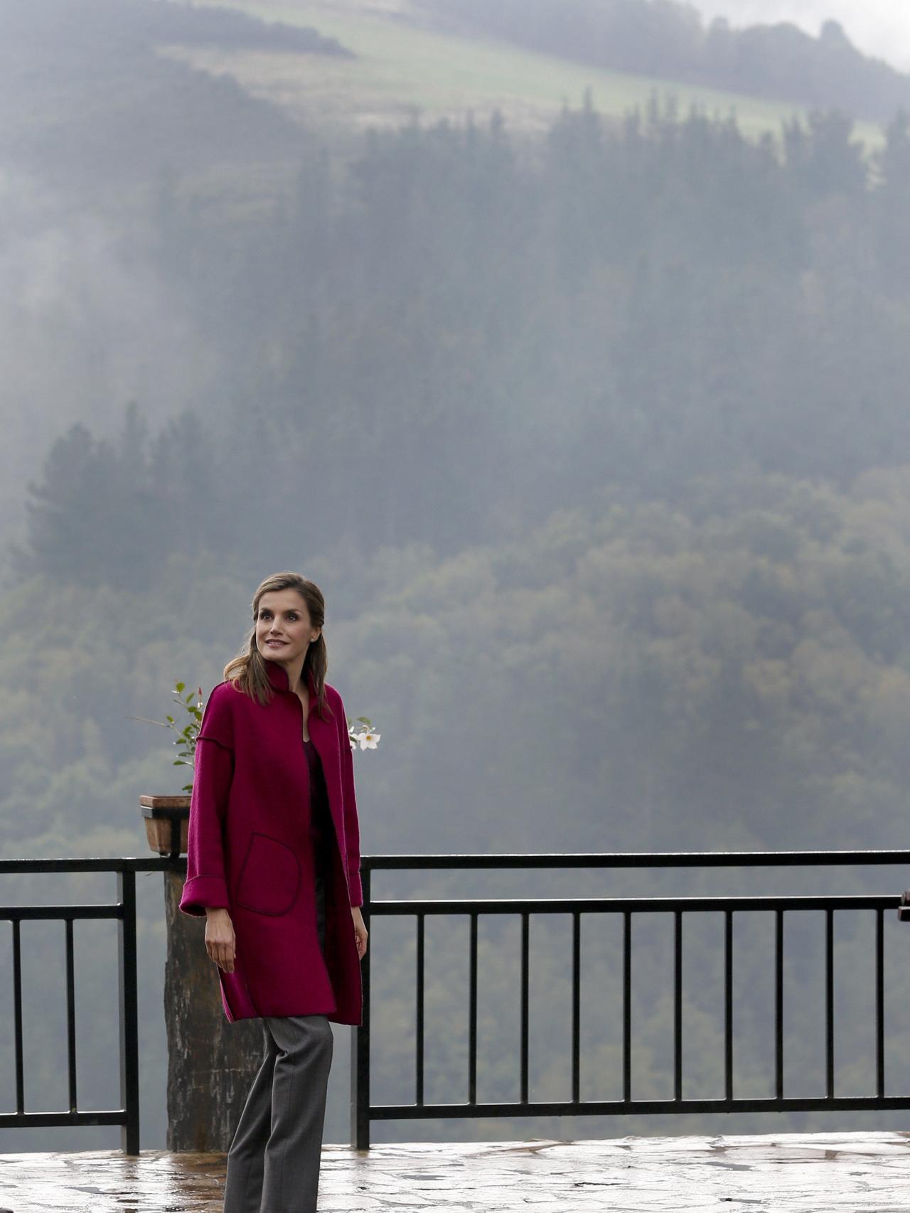 La reina Letizia, durante la visita al pueblo ejemplar de Asturias.