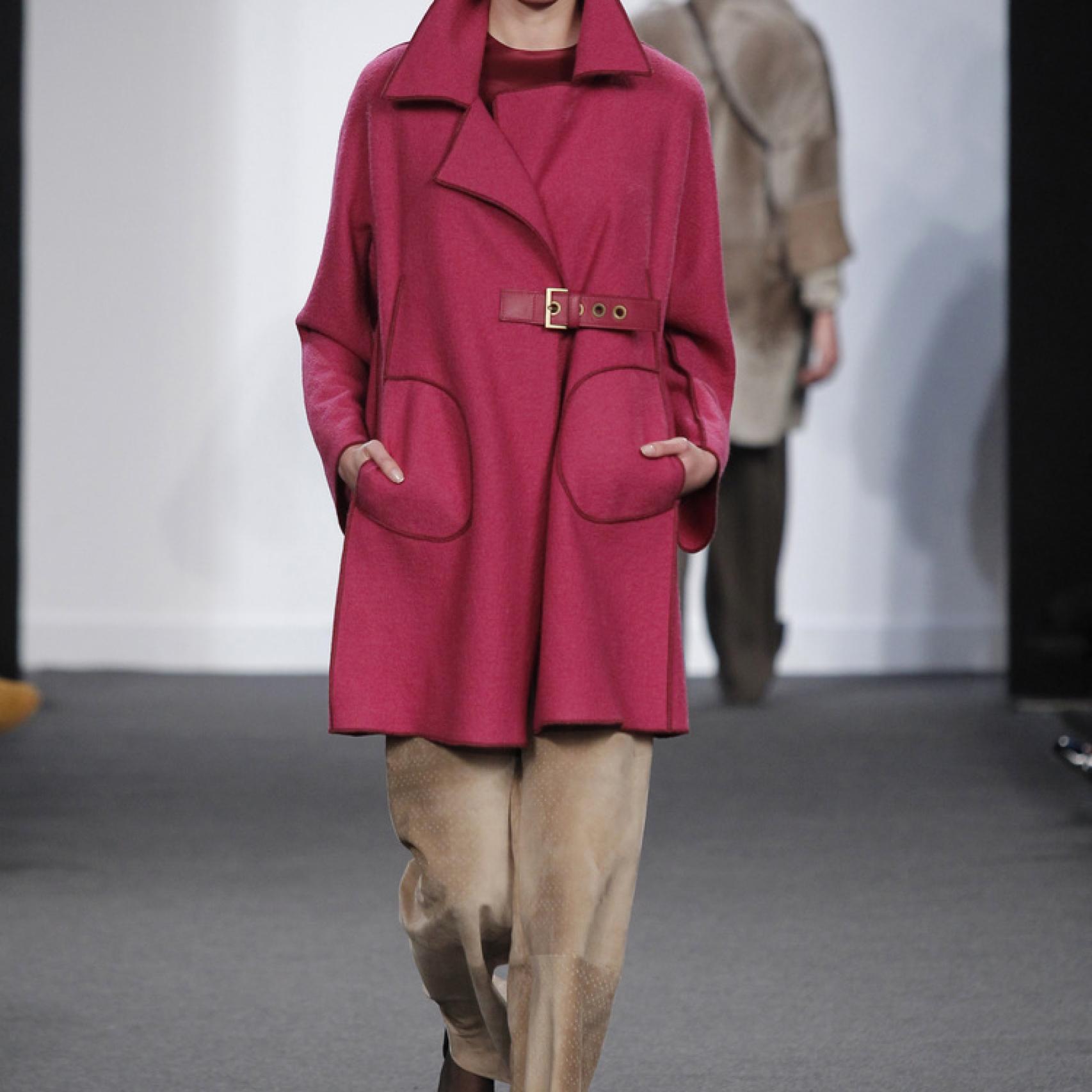 Imagen del abrigo que lució la reina hace una semana.