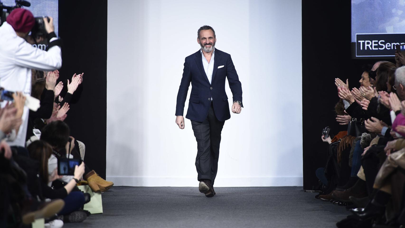 El diseñador Marcos Luengo, tras uno de sus desfiles.