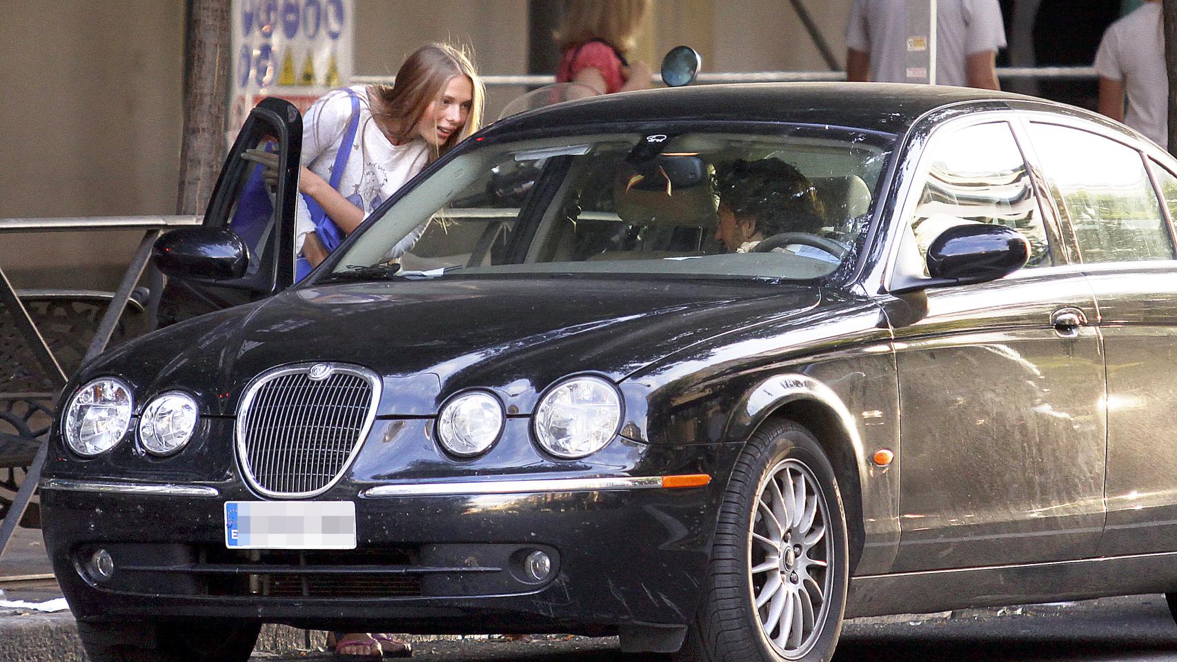 Marichalar conduciendo un coche por las calles de la capital