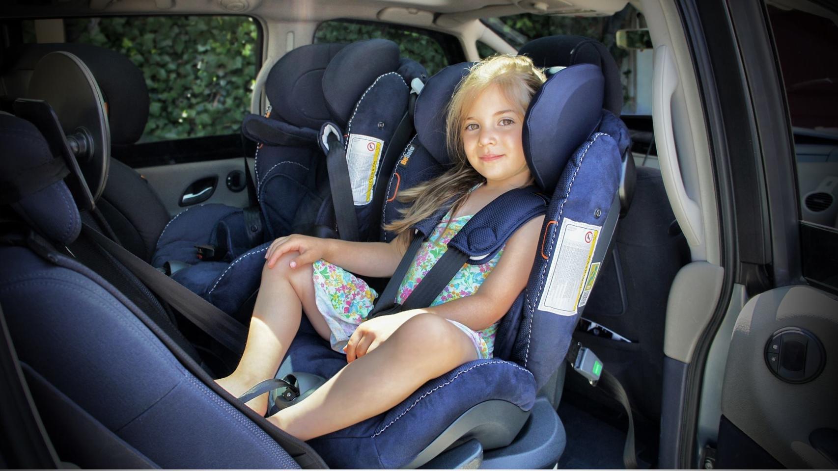 Varios informes concluyen que llevar las sillas a contramarcha reduce los riesgos de accidente mortal.