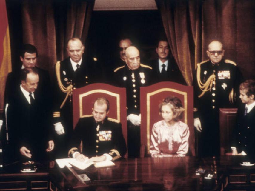 Cuando el príncipe tenía 10 años, su padre sancionó la Constitución. Él fue testigo.