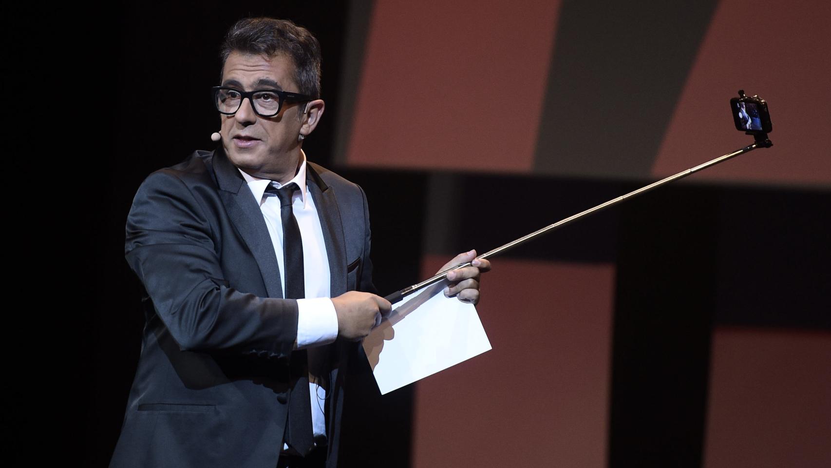 El presentador en una gala