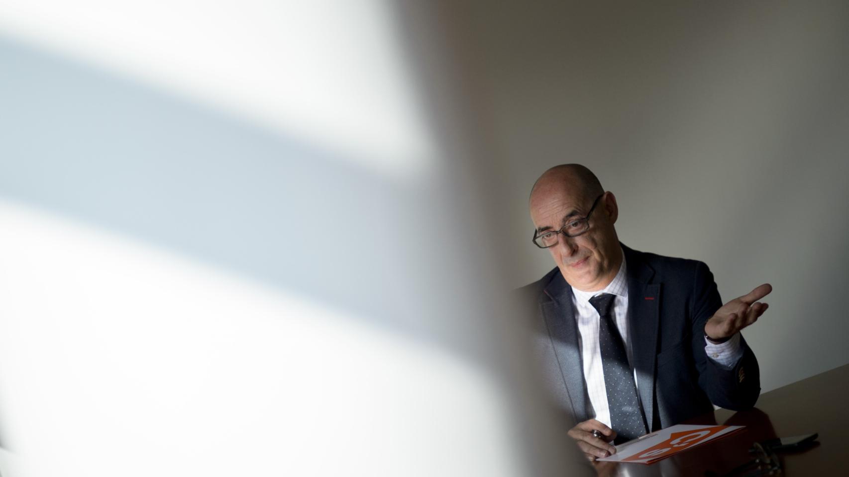 El diputado Álvarez explica que no concibe la vida sin actuar.