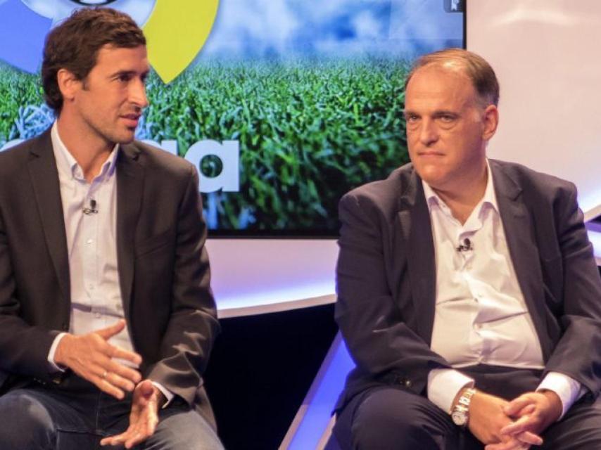 El exmadridista Raúl y el presidente de la LFP, Javier Tebas.