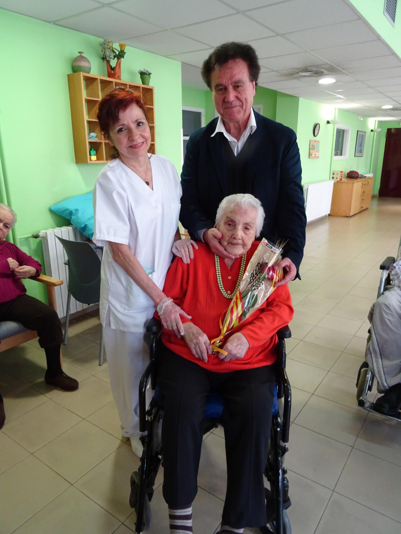 Antonio Herrera, conseller del Distrito de Sant Martí, junto a Ana María Vela el año pasado.