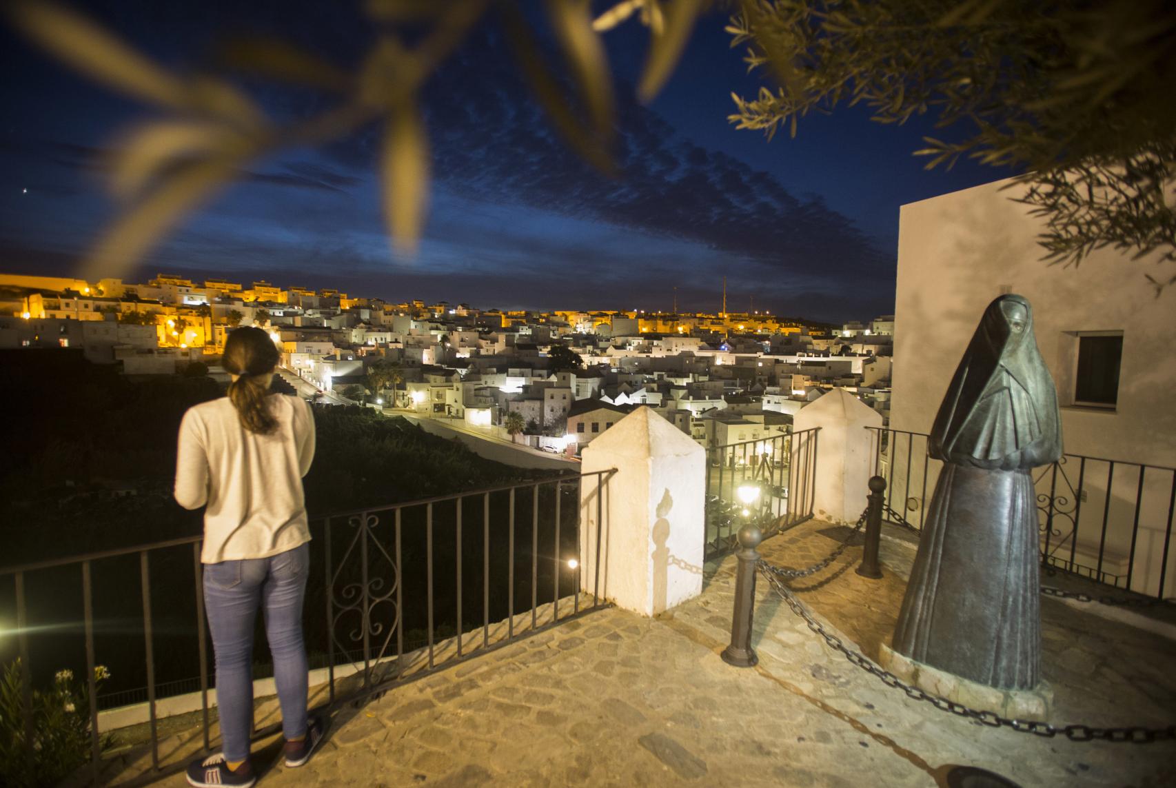 Monumento a las Cobijadas en Vejer de la Frontera (Cádiz). Foto: Fernando Ruso