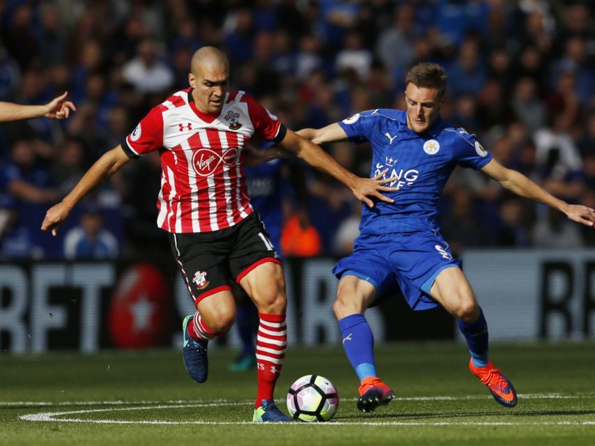 Oriol Romeu conduce la pelota con el Sothampton.