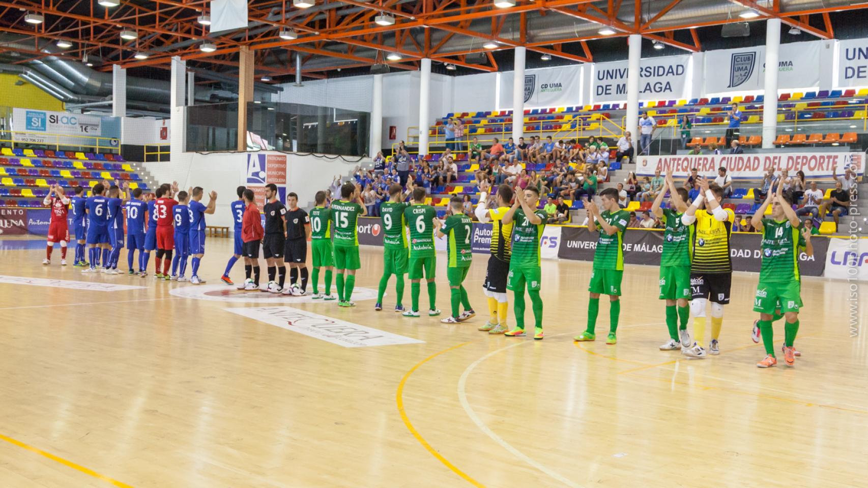 Los jugadores del UMA Antequera antes de jugar contra el Valdepeñas.