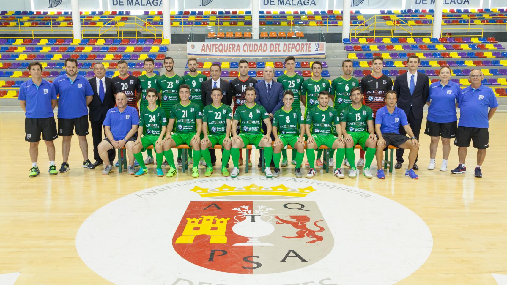 Plantilla completa del UMA Antequera.