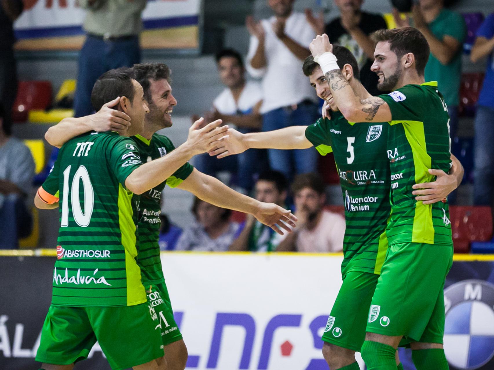 Los jugadores del Antequera celebran un gol.