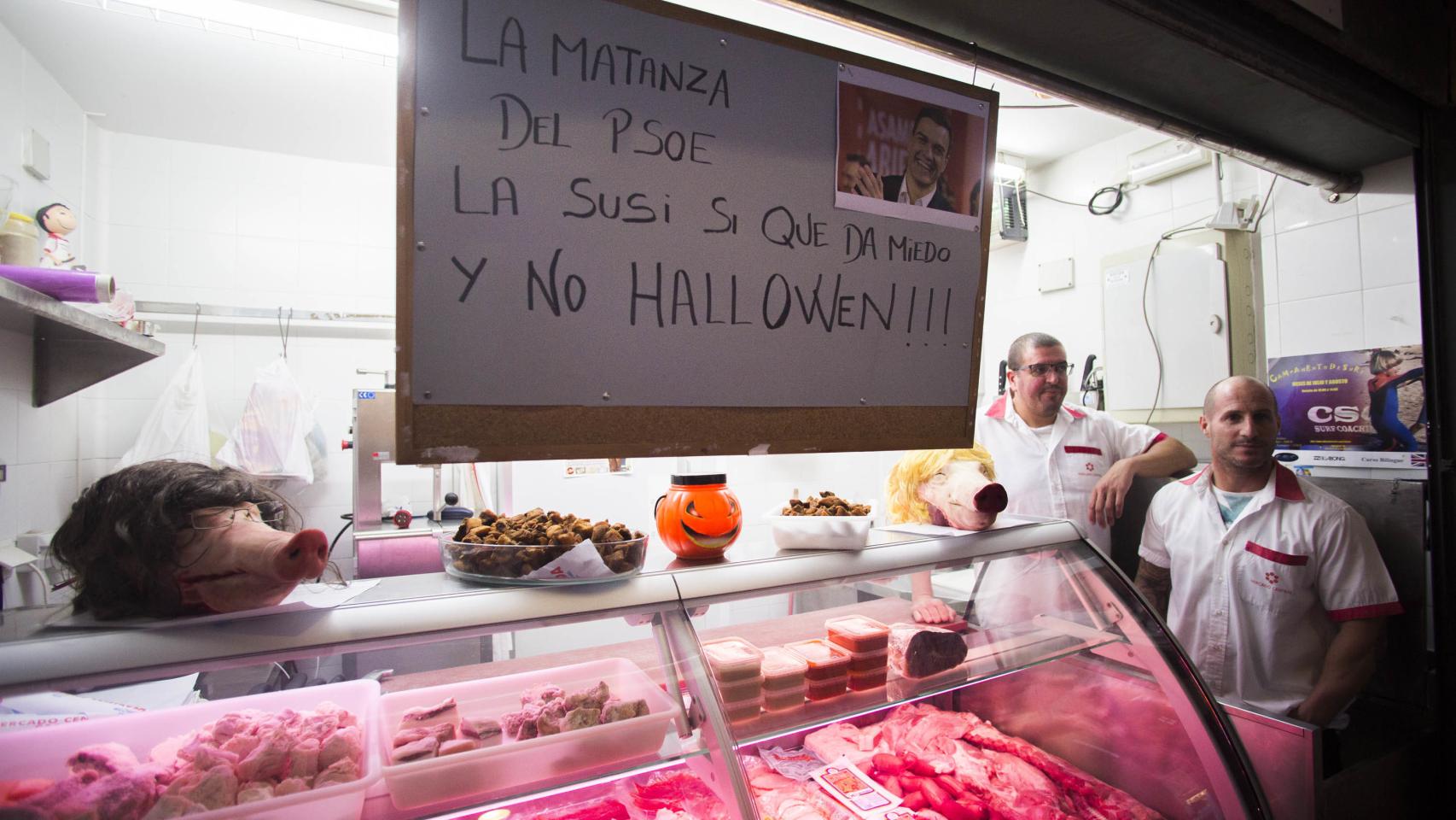 Puestos de la plaza de Abastos de Cádiz durante la celebración de Tosantos.