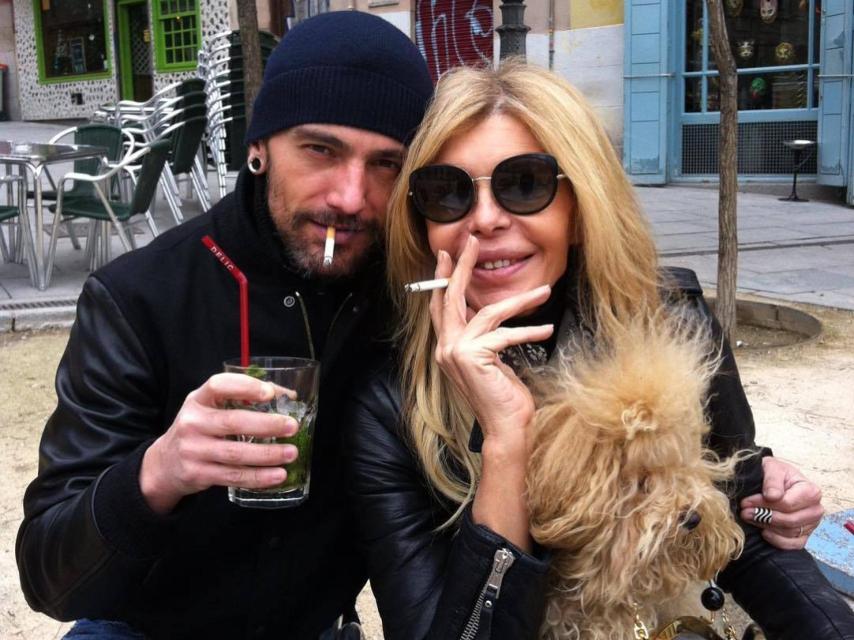 Bibiana Fernández con el modisto