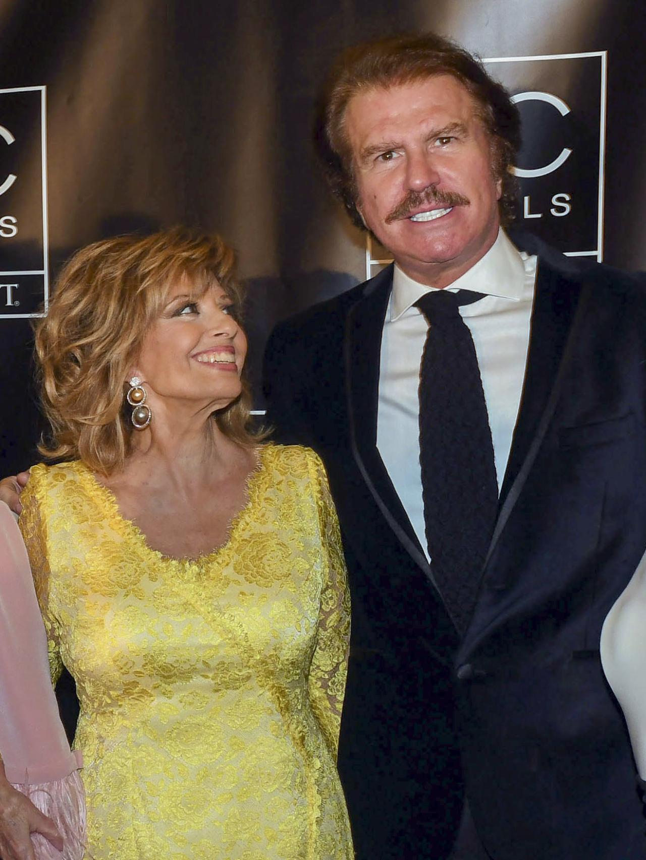 Campos mira enamorada a Edmundo la semana pasada en unos premios en Málaga