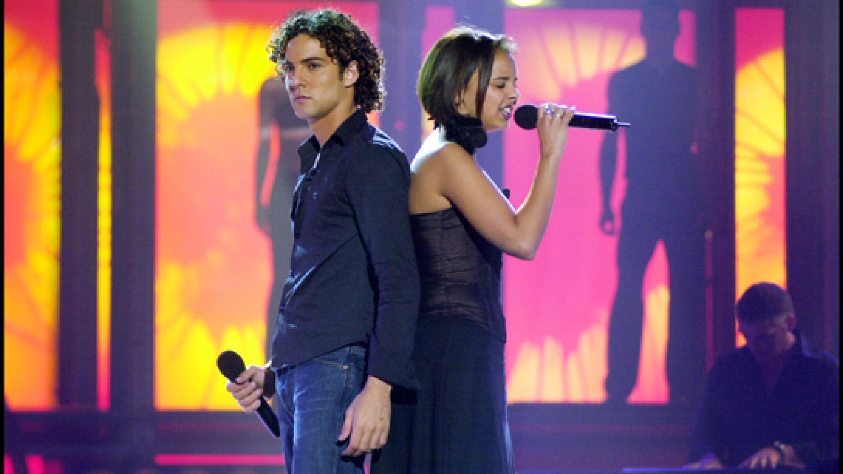 Bisbal y Chenoa en 2001 durante su participación en OT 1