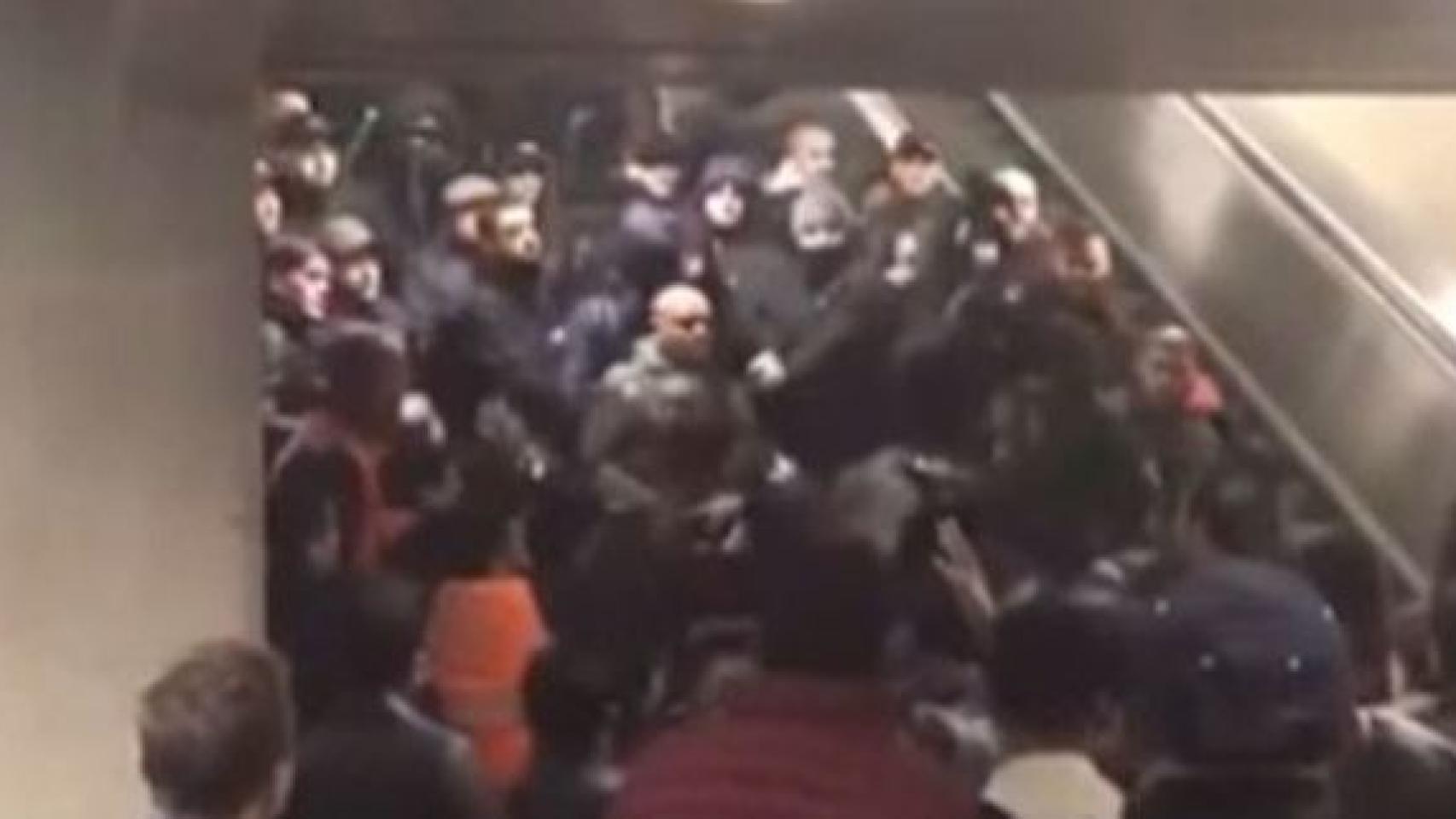 Pelea entre ultras del Besiktas y Nápoles