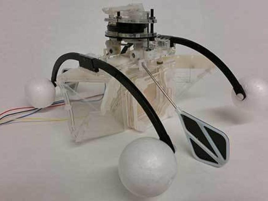 Row-Bot con la boca abierta.