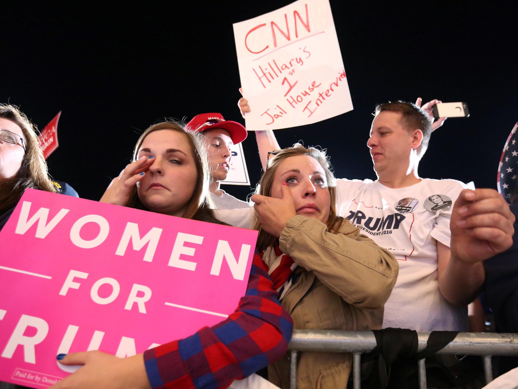 Clinton no logra convencer a todo el electorado femenino.