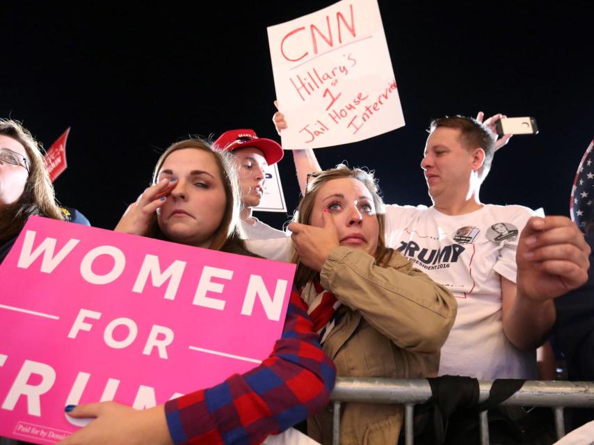 Clinton no logra convencer a todo el electorado femenino.