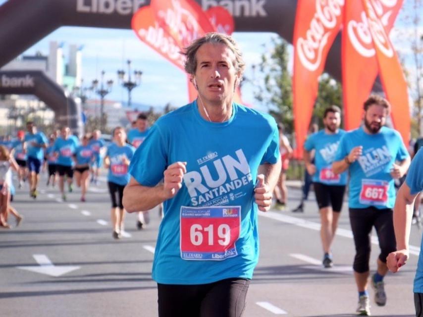 Íñigo durante una carrera popular en Santander