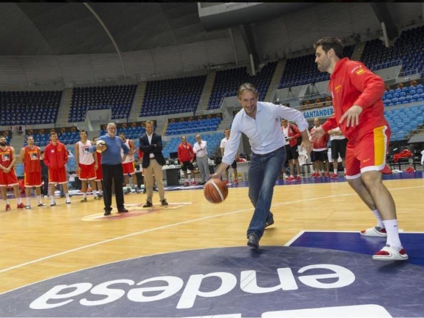 El nuevo Ministro de Defensa siempre ha sido aficionado al baloncesto