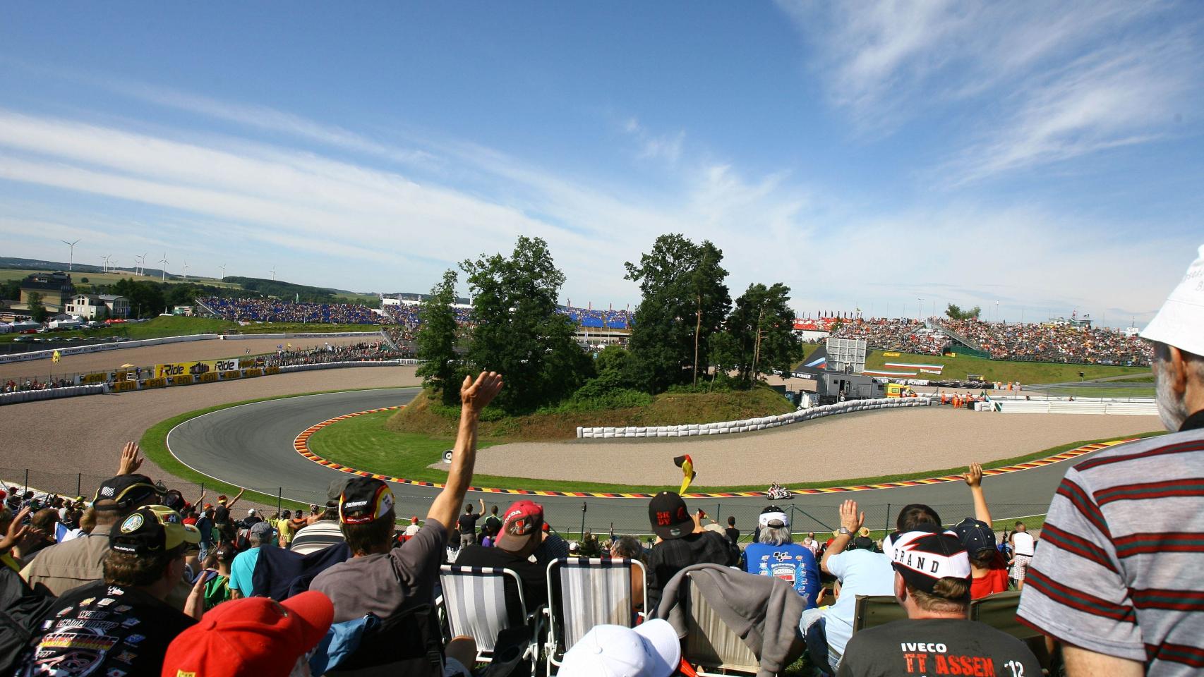 Prisión a dos motoristas por la muerte de una menor cuando hacían caballitos en Cheste