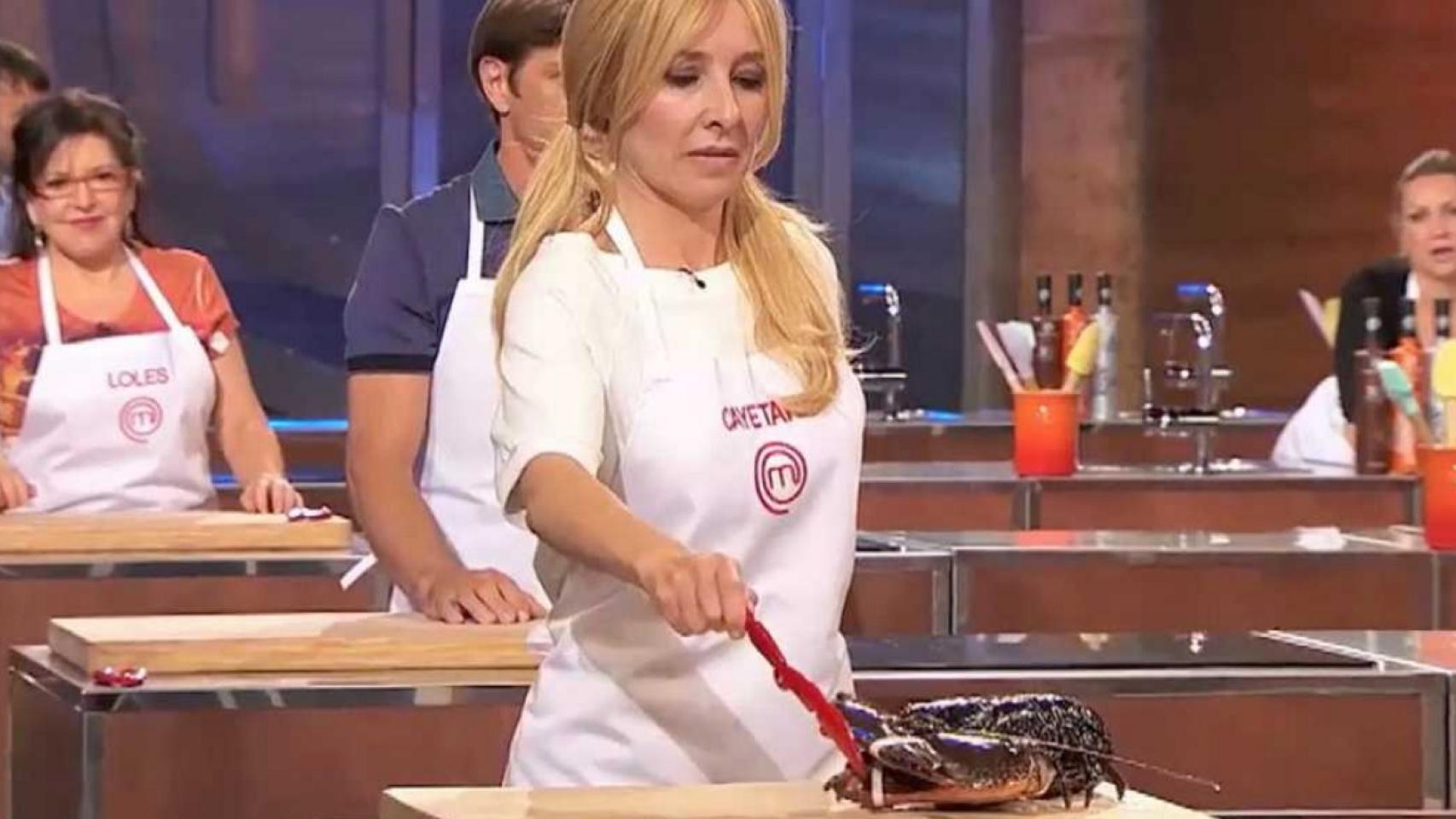 Cayetana tuvo que luchar con el bogavante para conseguir su primer plato