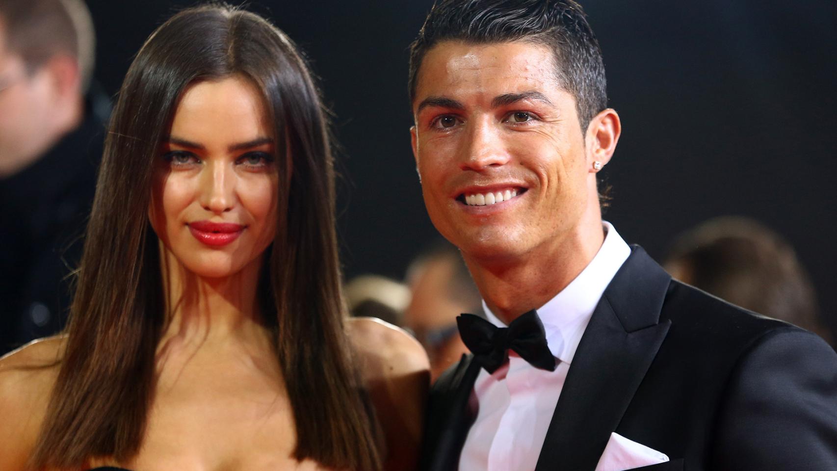 Irina Shayk y Cristiano Ronaldo posan sonrientes cuando aún eran pareja.