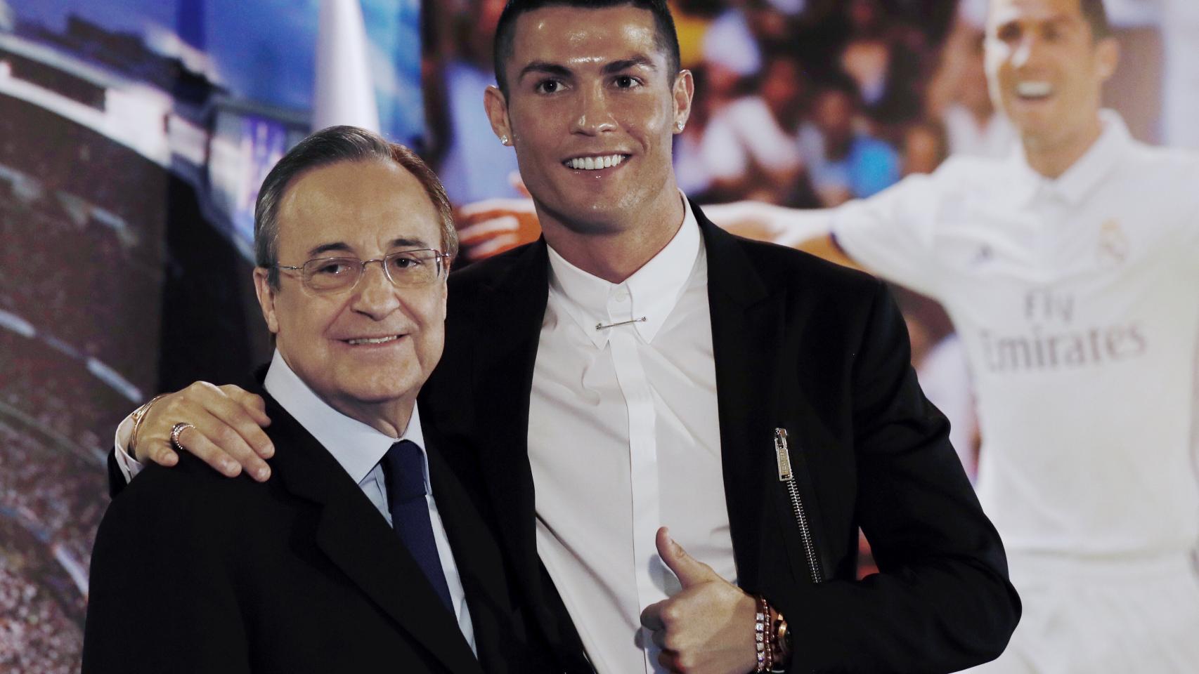 Florentino Pérez y Cristiano el día de la renovación del portugués.