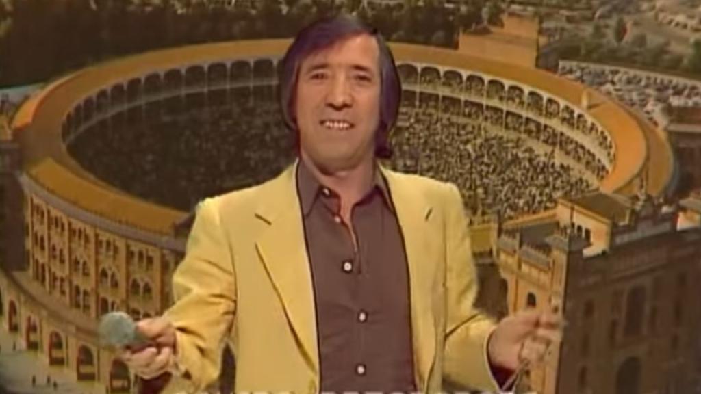 José Luis Cantero, micrófono en mano, dándole a la 'mandanga'.