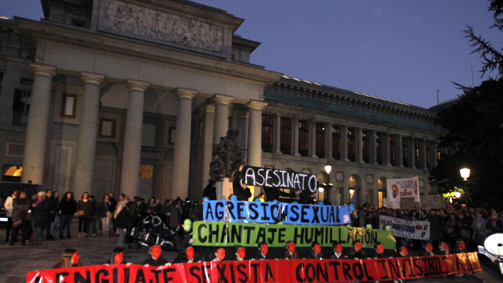 Pancartas de la concentración convocada por la Plataforma 7N contra las violencias machistas.