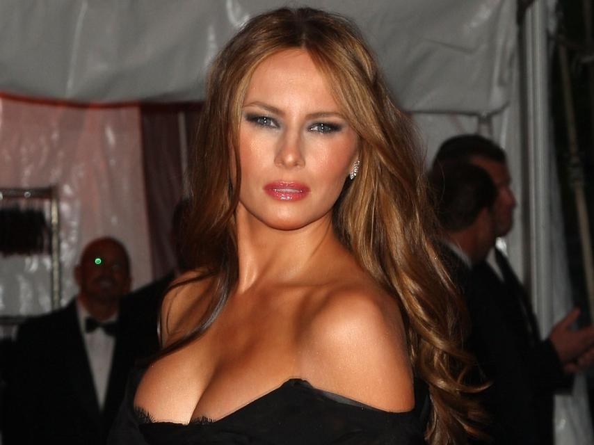 Melania Trump besa a su marido en la campaña electoral