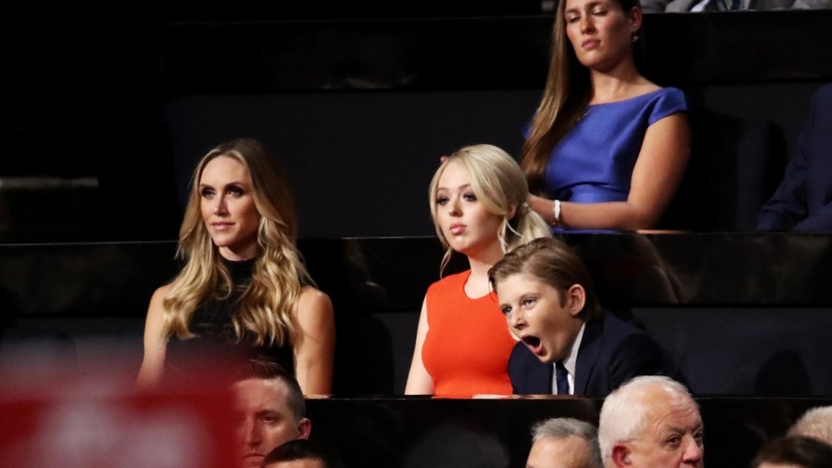 Barron bostezando en otro de los discursos de su padre