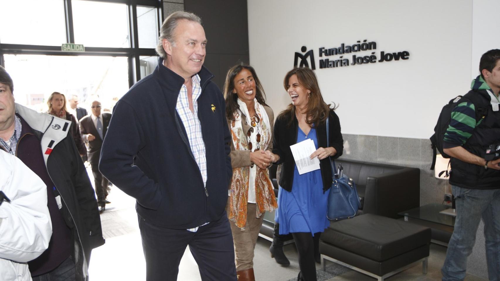 Felipa Jove junto a Bertín Osborne, en un acto de la institución en 2012.