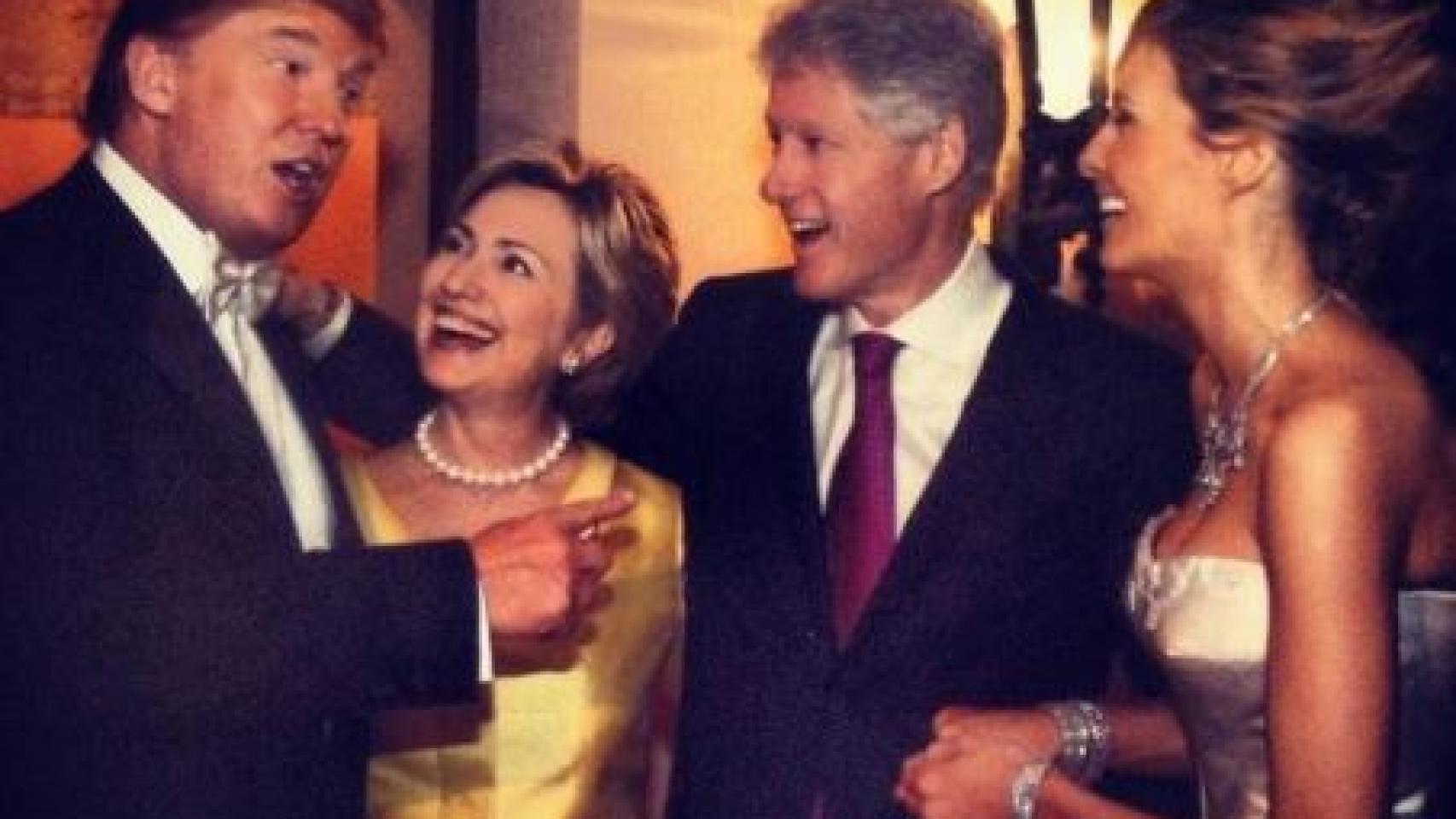 Curiosamente a la boda de los Trump acudió el matrimonio Clinton.