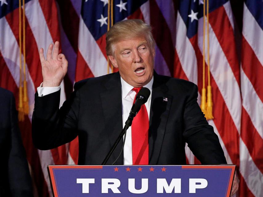 Donald Trump habla la noche de las votaciones en Manhattan.