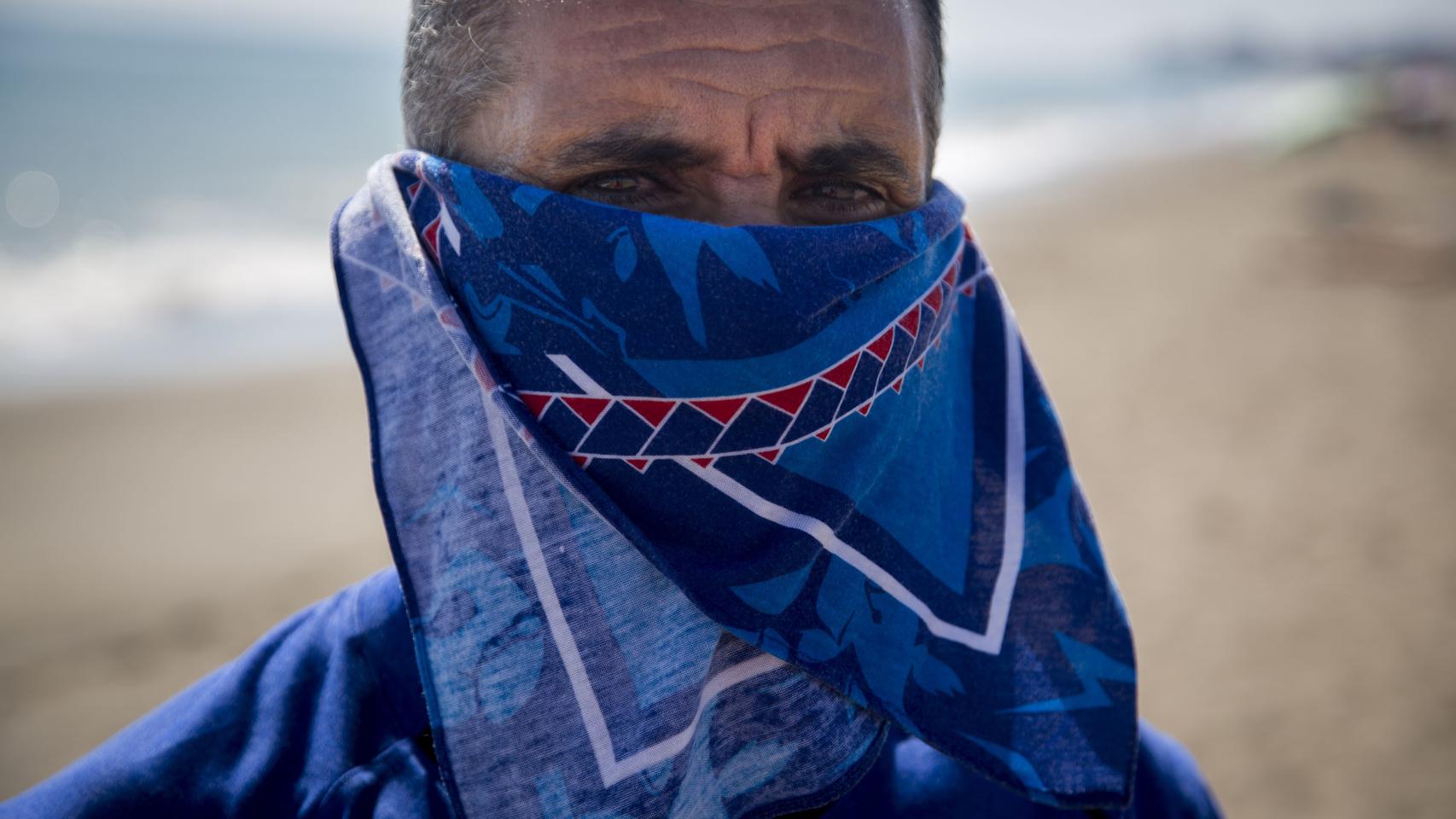 Uno de los testigos que participaron en el juicio al teniente Valentín Fernández. La imagen está tomada en la playa de Guadalmar, donde se desarrolló la operación Sabina.