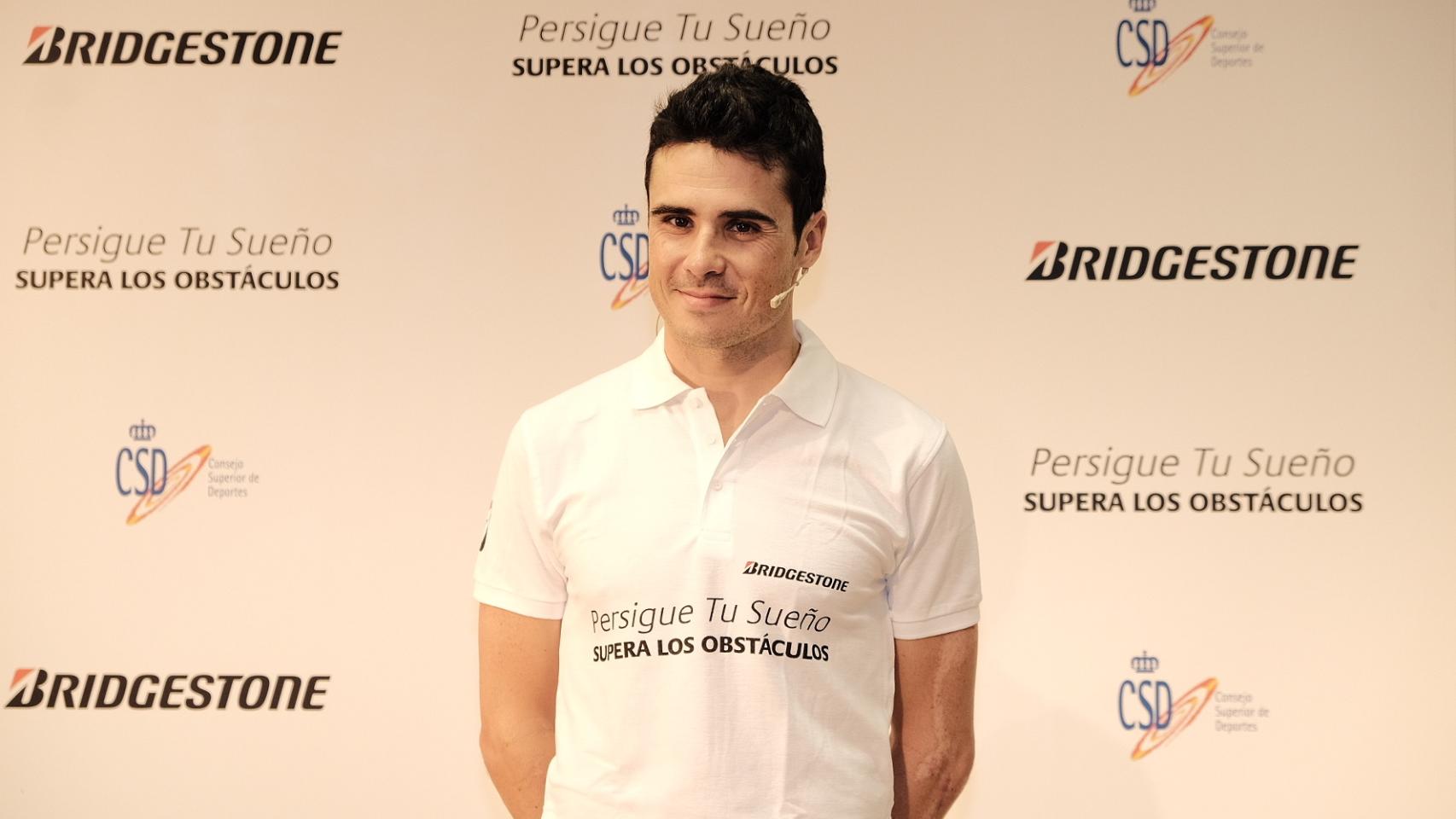 Gómez Noya durante el acto con los medios.