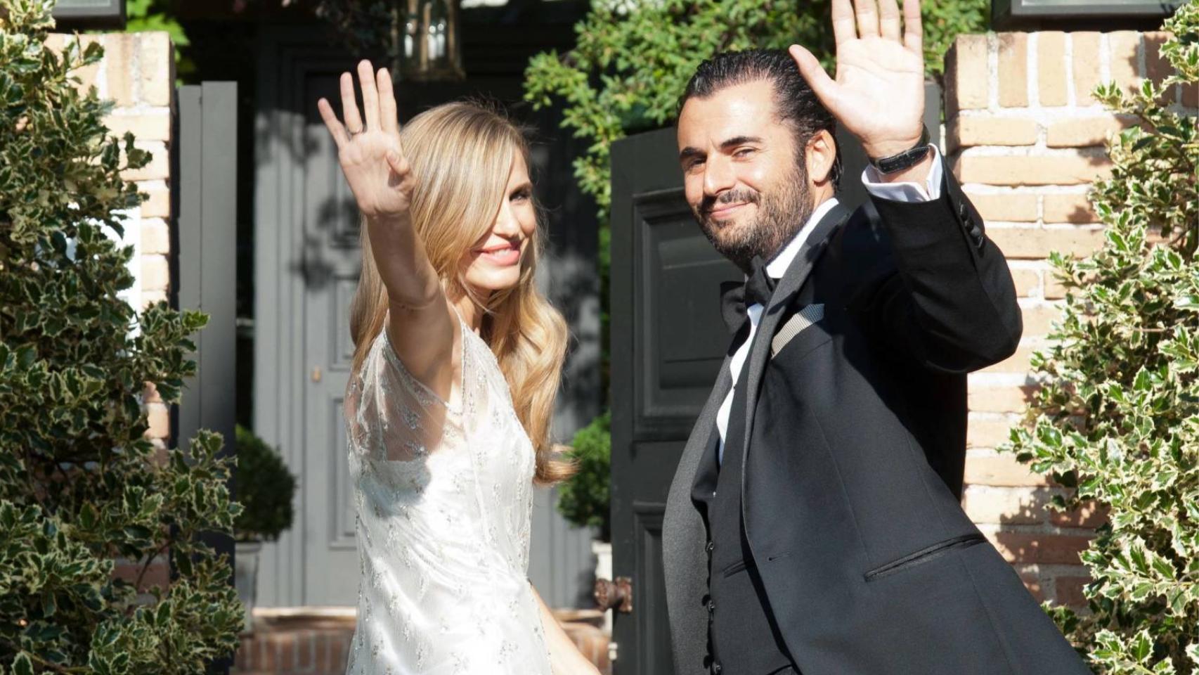 Carola y Emiliano se han comprometido hasta que ella pueda casarse legalmente