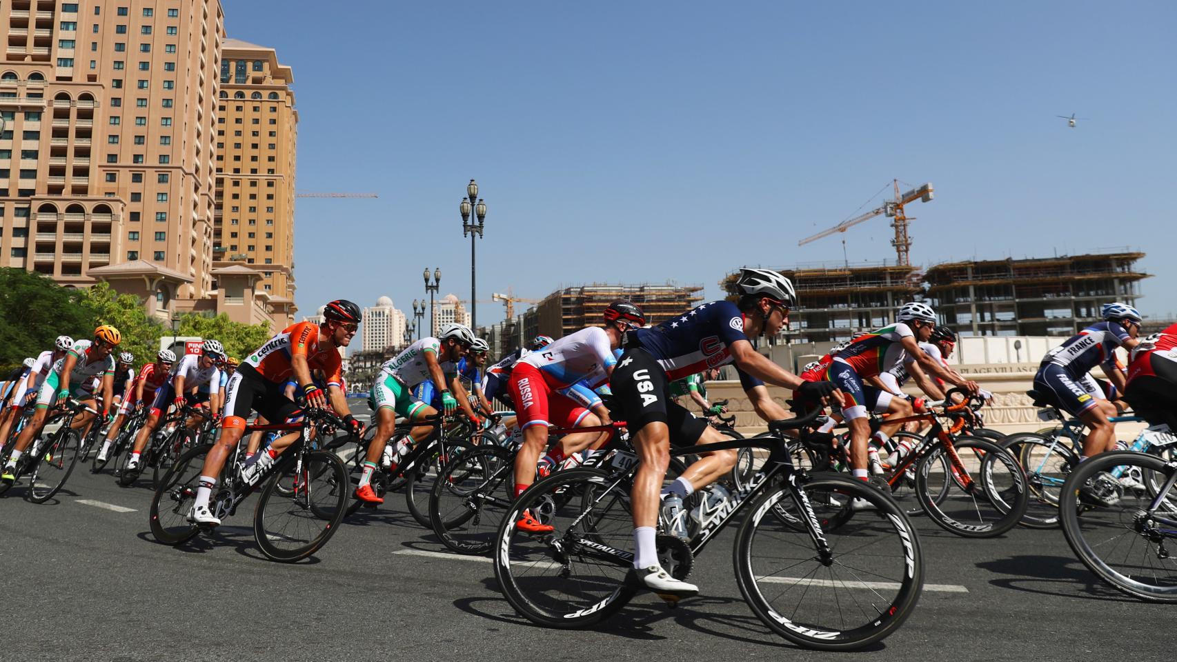 Pelotón de la prueba sub23 de los pasados Mundiales de Doha.