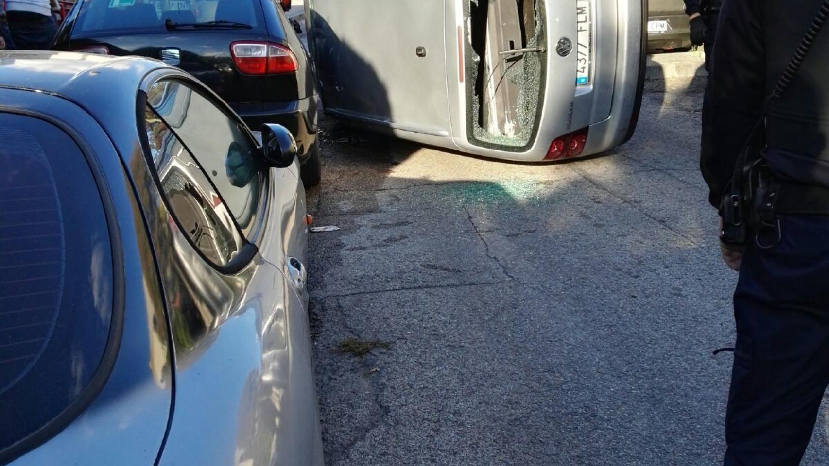 Así quedó el coche de la víctima tras el tiroteo.