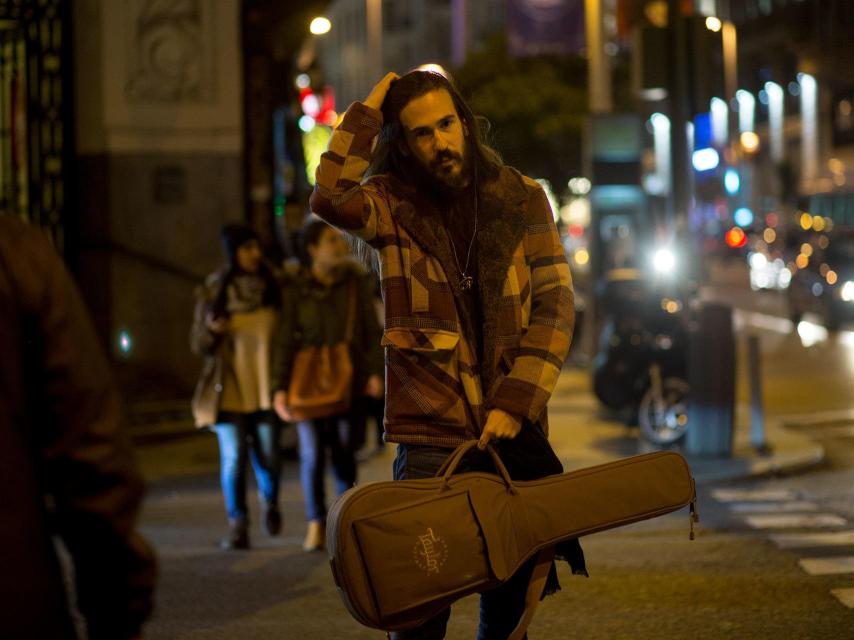 El cantante e ilustrador Carlos Sadness.