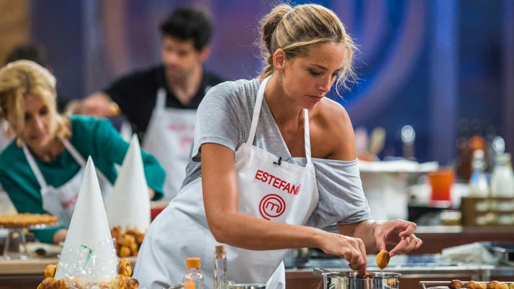 Estefanía Luyk se estrena en las cocinas de MasterChef Celebrity