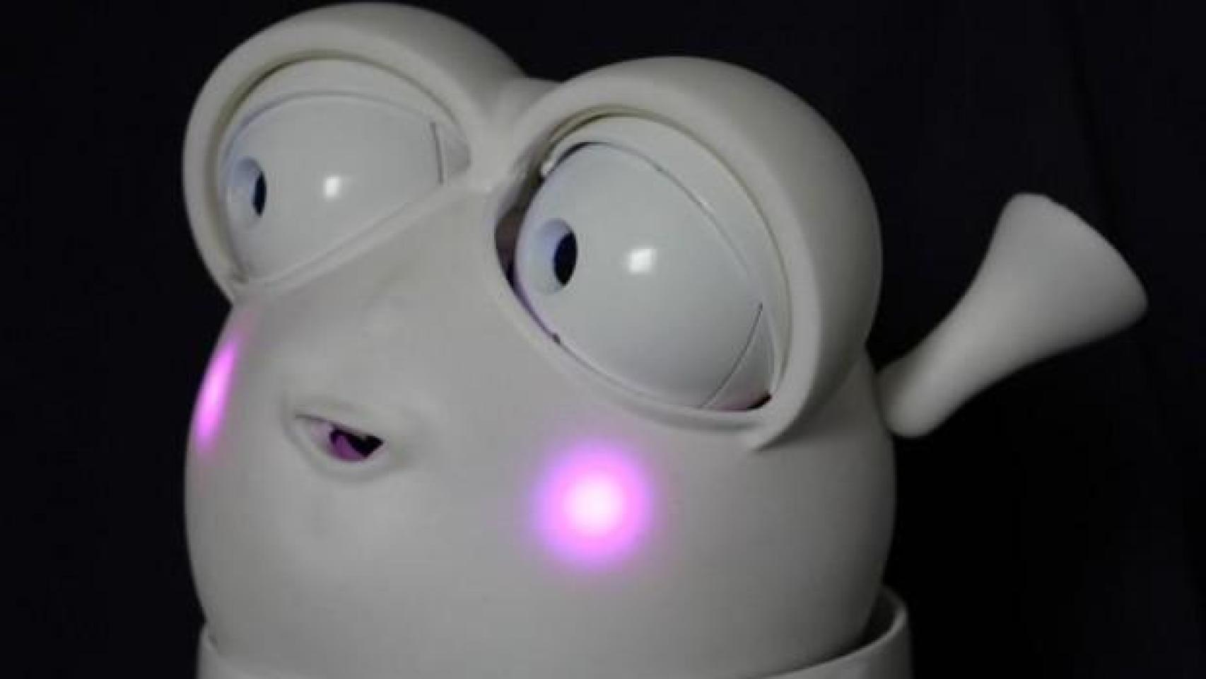 El robot Reeti, sonrojándose.