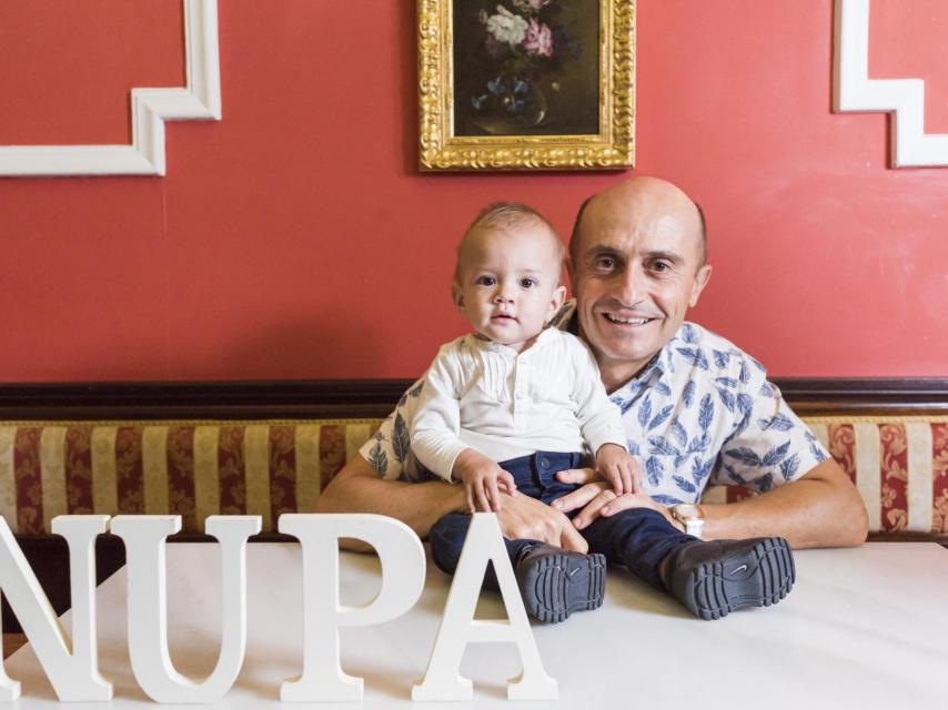 Pepe Viyuela con Alejandro, Aroa, Celia, Santi y Samuel